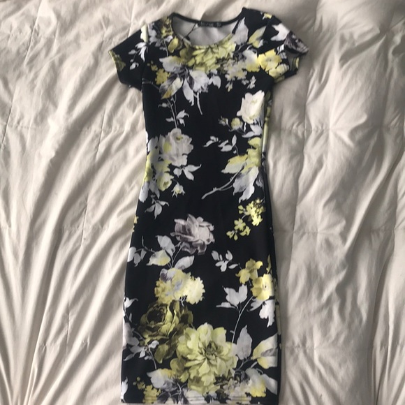 Boohoo Dresses & Skirts - Floral Bodycon Midi Dress Boohoo Dresses & Skirts - Floral Bodycon Midi Dress